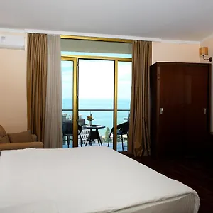 كورنار إن 4*, باتومي جورجيا